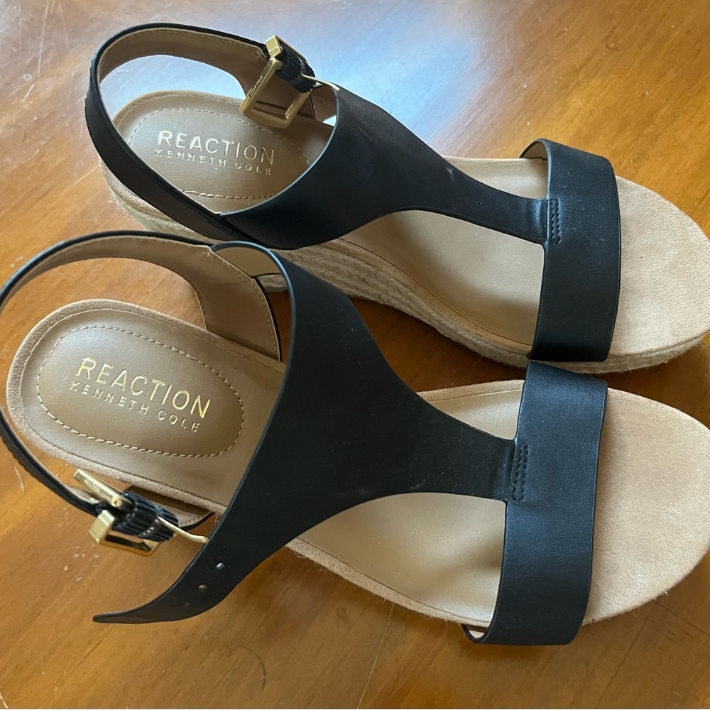 Kenneth Cole Reaction Black Wedge Sandals Size 7